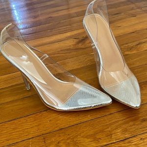 Never worn clean heel pumps